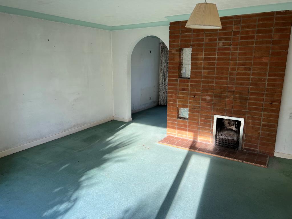 Lot: 44 - SUBSTANTIAL HOUSE FOR IMPROVEMENT - Living Room